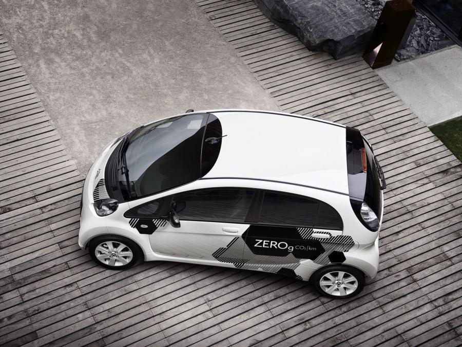  Citroen C-Zero 2010 года  (фото 14 из 18)